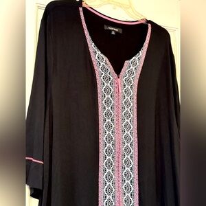 Ellen Tracy Black Robe with Geometric Pink and White Trim